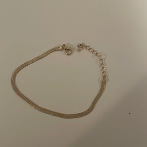 Very cute gold braclet